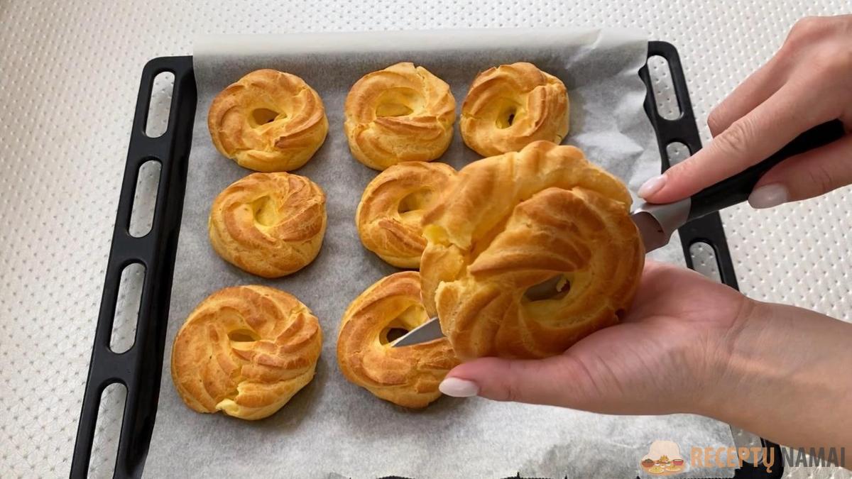 Заготовки разрезают