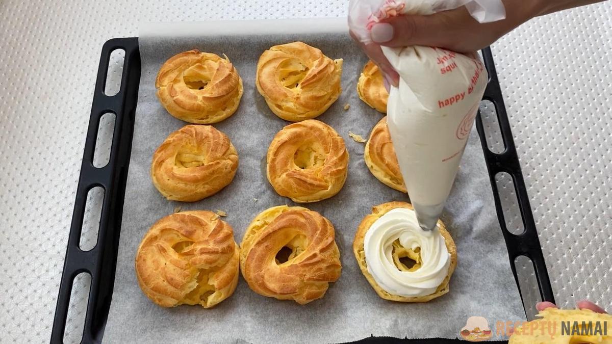 Наполнение заготовок кремом