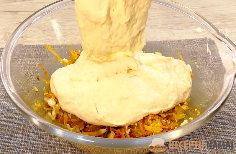 Эти пирожки готовят даже дети: проверенный рецепт из того, что всегда есть в холодильнике