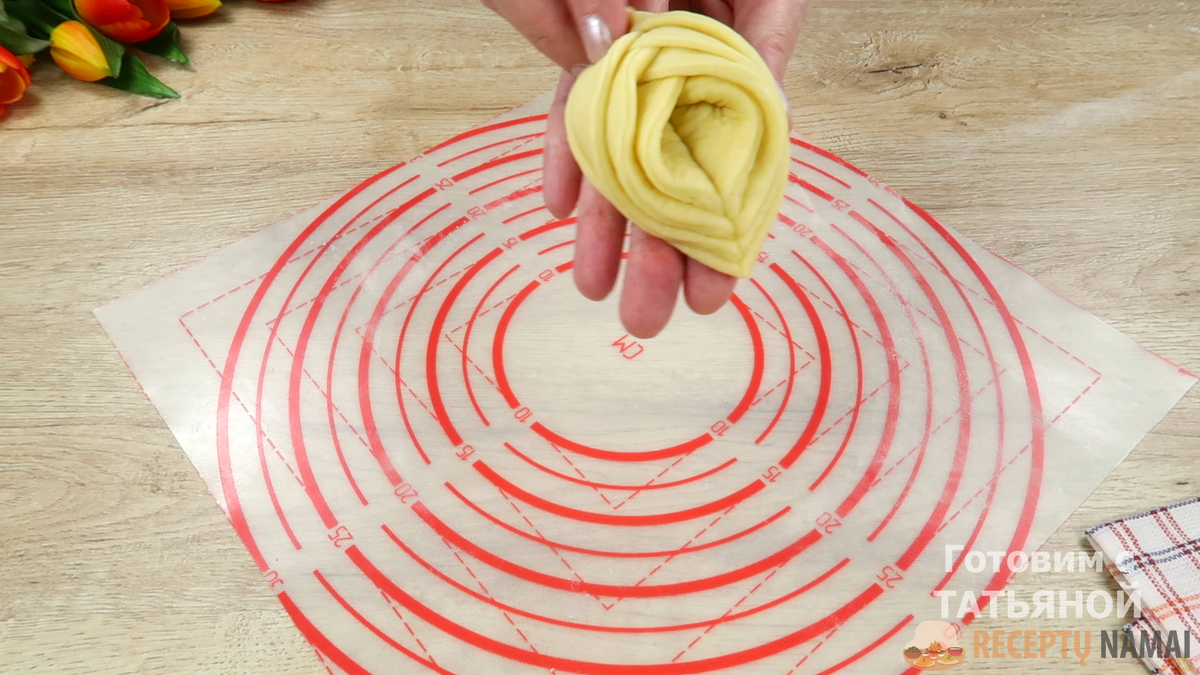 Привет, друзья. Сегодня поделюсь рецептом очень вкусных и красивых булочек.
Булочки получаются мягкие, нежные, готовятся просто и выглядит очень красиво! ❣️Можно посмотреть Видео рецепт!-14