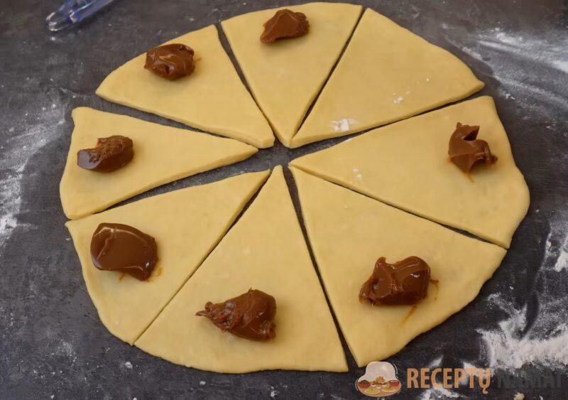 Рецепт теста, которое превратит обычные рогалики в семейную легенду — гости умоляют поделиться секретом!