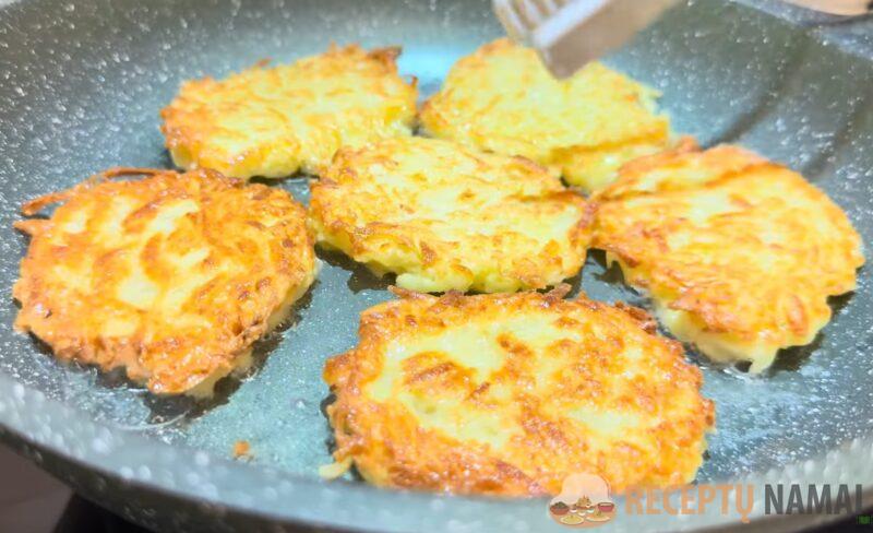 Секрет идеальных драников из детства: хруст, который слышно за соседним столом. Рецепт от бабушки