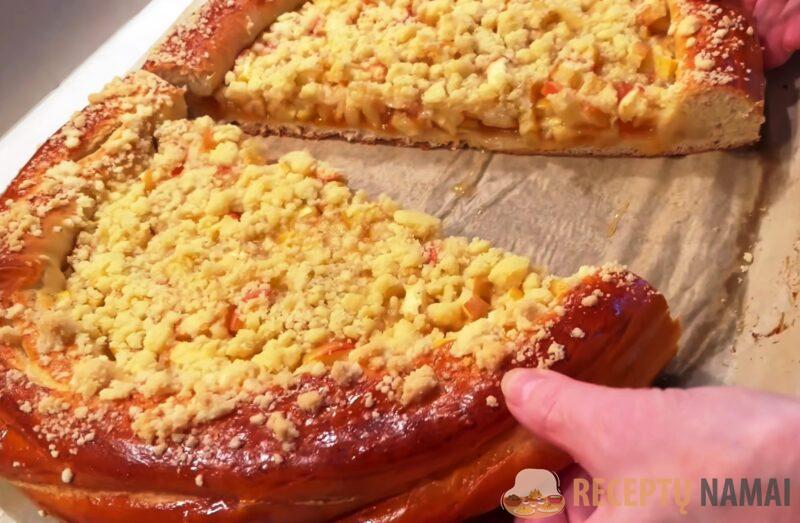 Аромат детства: сочный яблочный пирог с вареньем, который тает во рту. Простой рецепт