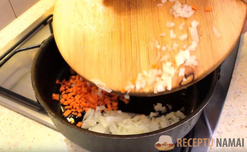 суп с фрикадельками и клецками из манки