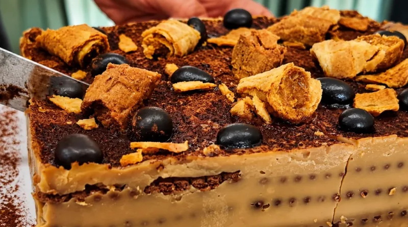 Idealus nekeptas desertas: 1 pakuotė sausainių, pienas ir šaukštelis kavos – per 2 valandas tortas paruoštas