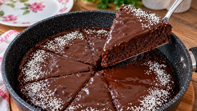 Drėgnas tortas „Trys šokoladai“ — tešlą maišau tiesiai keptuvėje