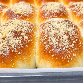 Obuolių ir slyvų pyragėliai — 18 sultingų naminų pyragėlių su dviguba pakyla