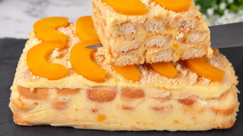 Vietoje klasikinio tiramisu – labai minkštas persikų tortas be kepimo su kondensuotu pienu