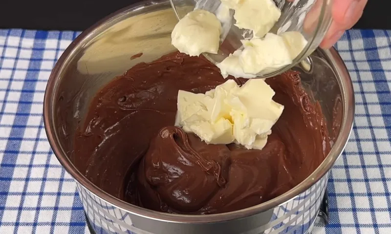 Vaikai tepa ant visko: naminė šokoladinė pasta — skanesnė už „Nutella“