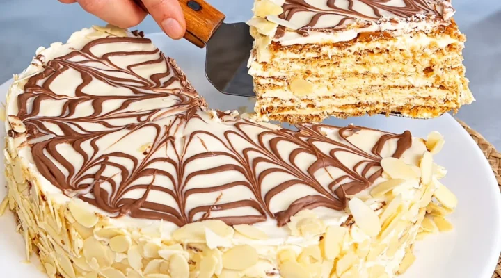 Austrų šedevras: be miltų Esterhazi tortas – riešutiniai biskvitai ir švelnus plombir kremas