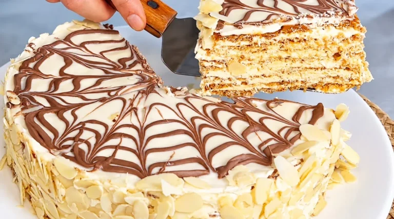 Austrų šedevras: be miltų Esterhazi tortas – riešutiniai biskvitai ir švelnus plombir kremas