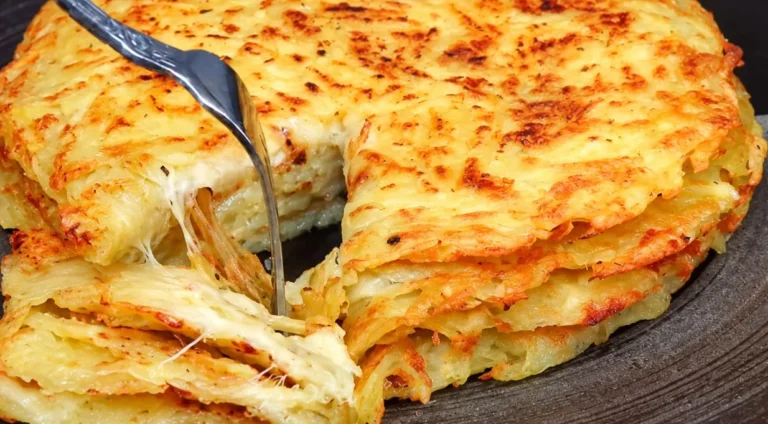 Traškūs bulvių blynai be kiaušinių ir miltų — paprastas 2 ingredientų variantas pusryčiams arba užkandžiui