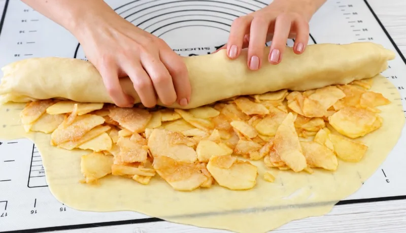 Keptuvėje kepta vertutė su 2 kg obuolių — paprastas nebrangus receptas