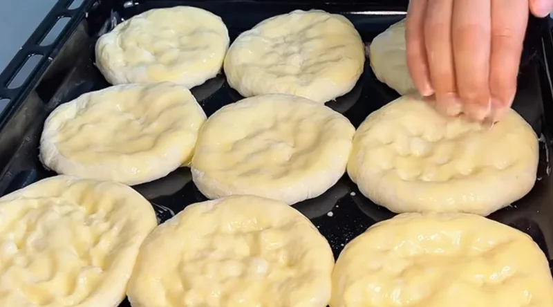 Naminiai mini paplotėliai iš 1 kg miltų – idealūs burgeriams ir sumuštiniams